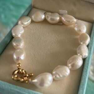 Elegant Baroque White Pearl Bracelet with Gold Clasp